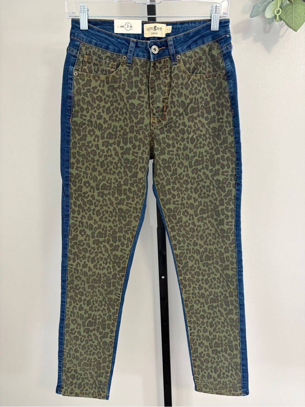 NWT Umgee Olive Leopard-Print Front Skinny Jeans with Dark Denim Back